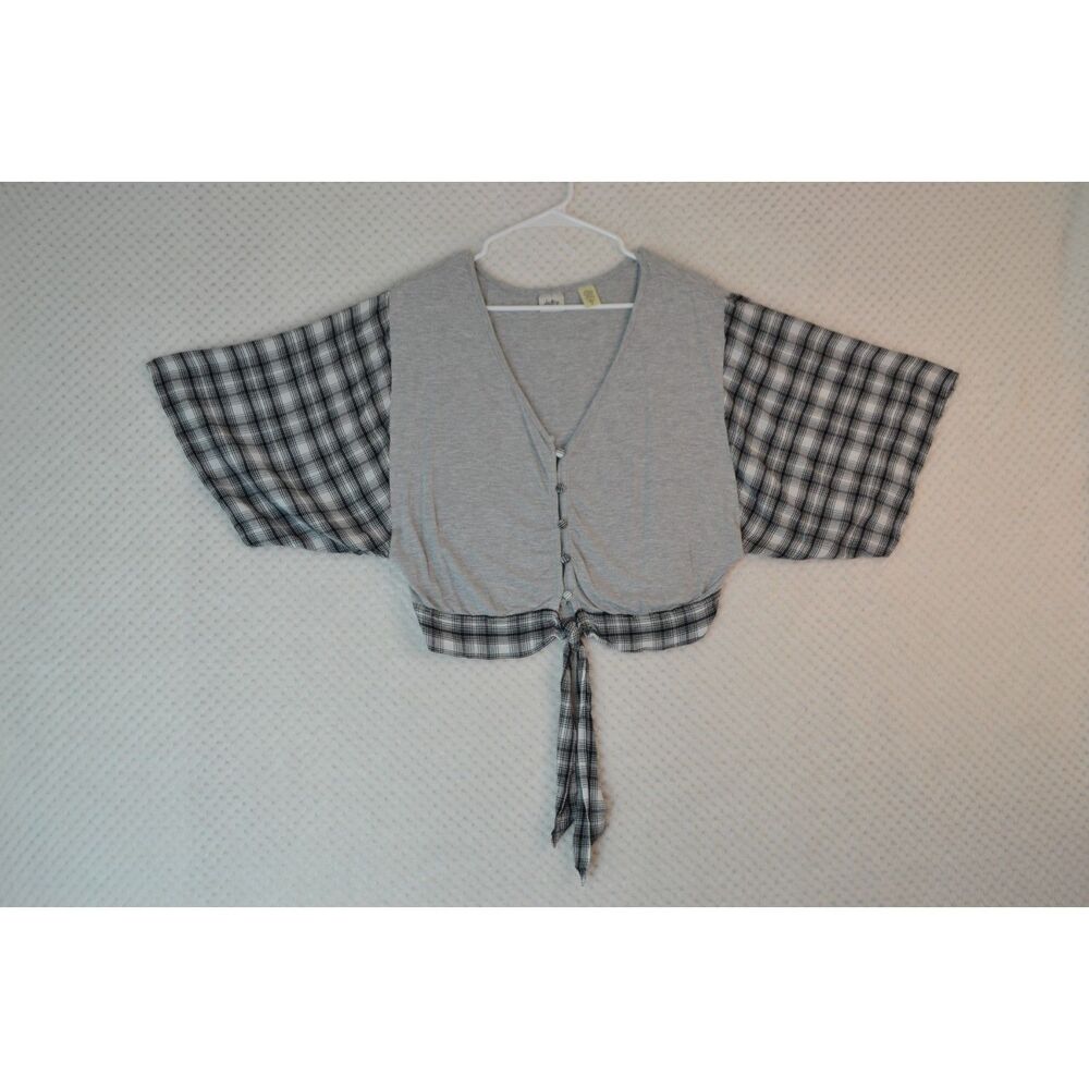Daytrip Women's Medium Grey Cropped Balloon Sleeve Button Front Top